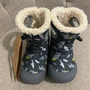 NWT Bogs toddler boots 5